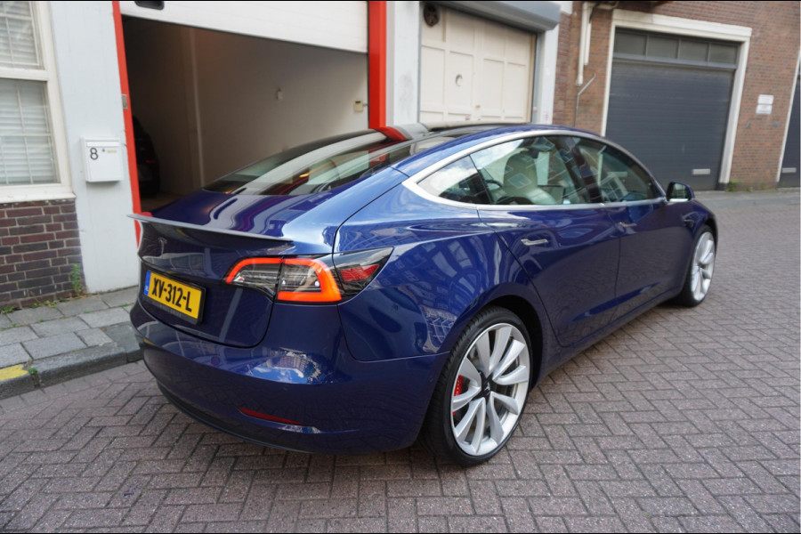Tesla Model 3 Performance AWD 75 kWh Long Range | Liefhebbersconditie | 464pk | Origineel Nederlands Dealer onderhouden | Carbon Spoiler | Premium Audio | 20inch