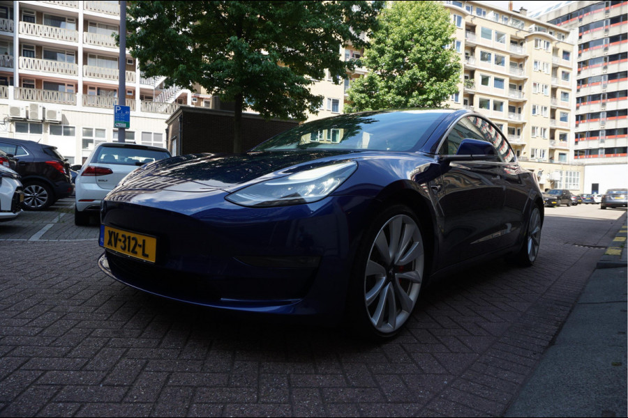 Tesla Model 3 Performance AWD 75 kWh Long Range | Liefhebbersconditie | 464pk | Origineel Nederlands Dealer onderhouden | Carbon Spoiler | Premium Audio | 20inch