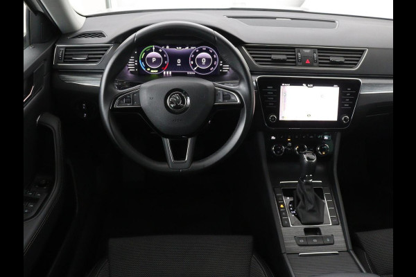 Škoda Superb 1.4 TSI iV Business Edition | Stoelverwarming | Carplay | Carplay | Virtual Cockpit | Navigatie | Parkeerhulp | Full LED | PHEV