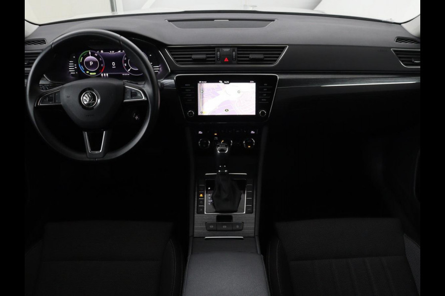 Škoda Superb 1.4 TSI iV Business Edition | Stoelverwarming | Carplay | Carplay | Virtual Cockpit | Navigatie | Parkeerhulp | Full LED | PHEV