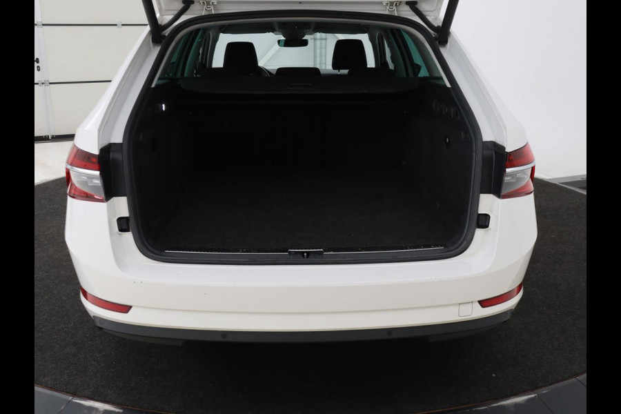 Škoda Superb 1.4 TSI iV Business Edition | Stoelverwarming | Carplay | Carplay | Virtual Cockpit | Navigatie | Parkeerhulp | Full LED | PHEV