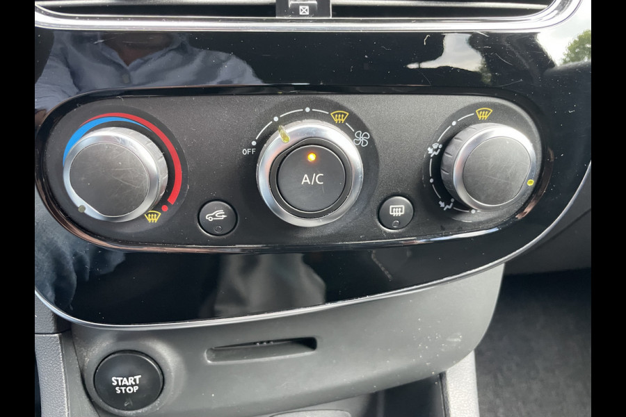 Renault Clio Estate 0.9 TCe Limited Airco - Cruise control - Parkeersensoren achter - Navigatie full map - Mistlampen voor - Lederen stuurwiel - Dakrails