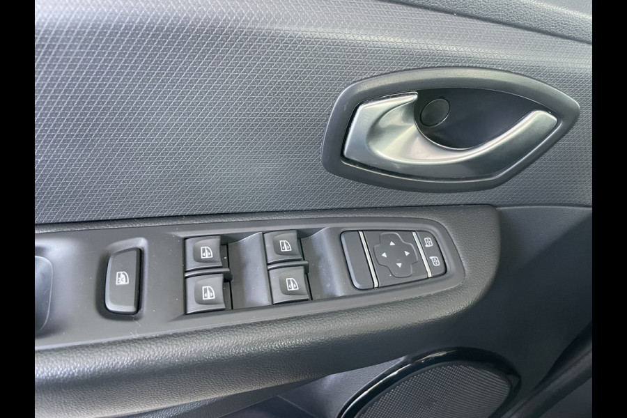 Renault Clio Estate 0.9 TCe Limited Airco - Cruise control - Parkeersensoren achter - Navigatie full map - Mistlampen voor - Lederen stuurwiel - Dakrails