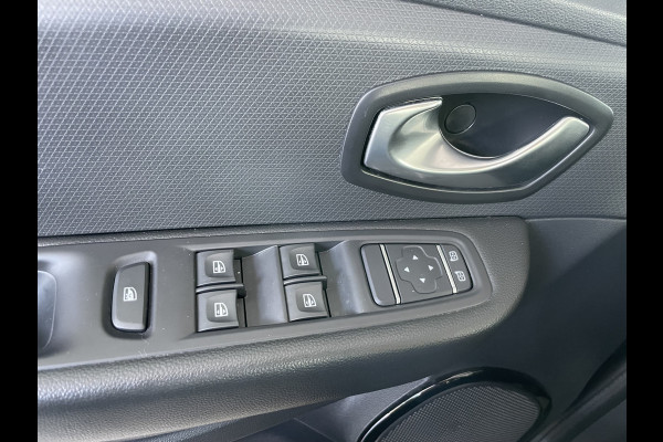 Renault Clio Estate 0.9 TCe Limited Airco - Cruise control - Parkeersensoren achter - Navigatie full map - Mistlampen voor - Lederen stuurwiel - Dakrails
