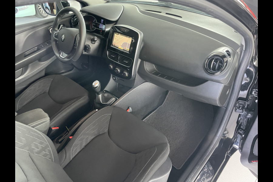 Renault Clio Estate 0.9 TCe Limited Airco - Cruise control - Parkeersensoren achter - Navigatie full map - Mistlampen voor - Lederen stuurwiel - Dakrails