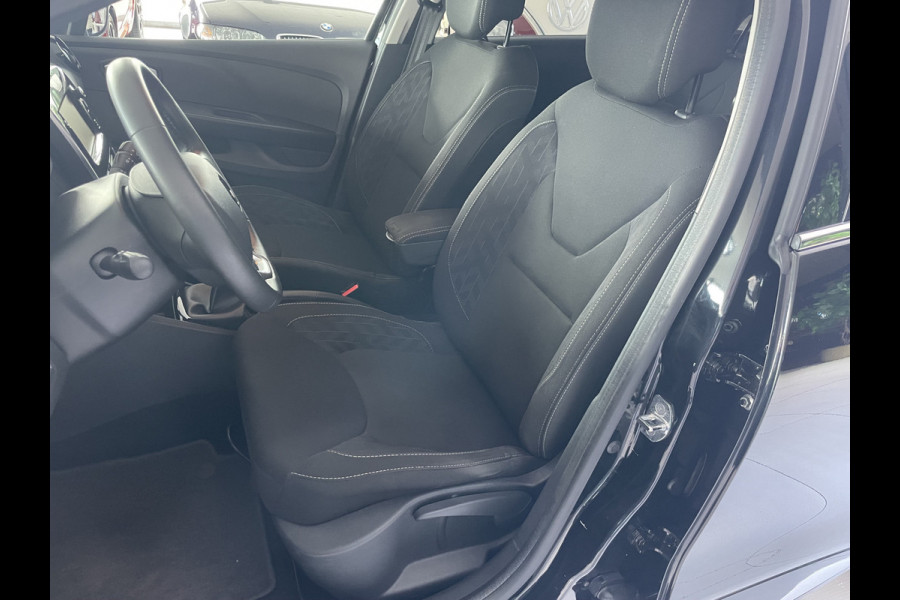 Renault Clio Estate 0.9 TCe Limited Airco - Cruise control - Parkeersensoren achter - Navigatie full map - Mistlampen voor - Lederen stuurwiel - Dakrails