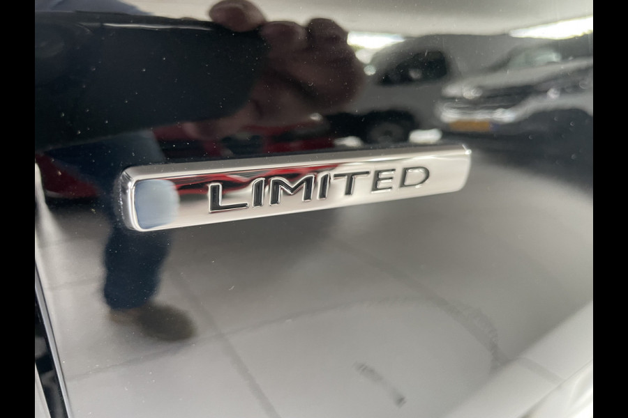 Renault Clio Estate 0.9 TCe Limited Airco - Cruise control - Parkeersensoren achter - Navigatie full map - Mistlampen voor - Lederen stuurwiel - Dakrails