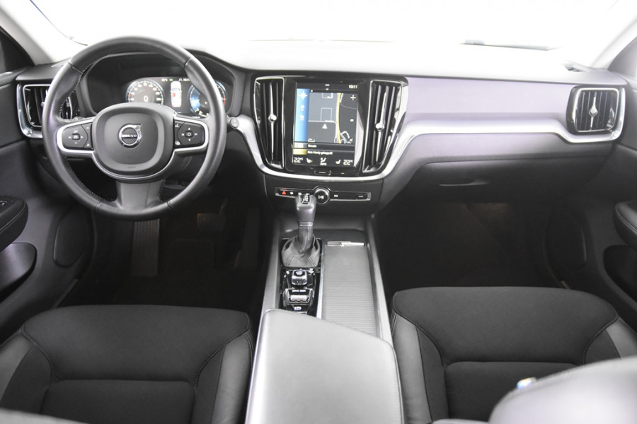 Volvo V60 2.0 D3 Momentum Pro *1ste Eigenaar*Leer*Navigatie*Stoelverwarming*