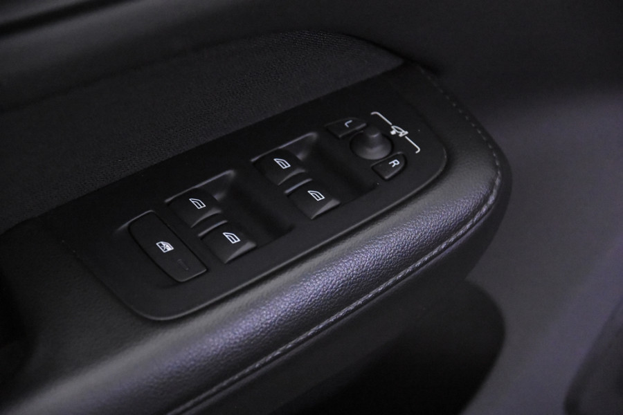 Volvo V60 2.0 D3 Momentum Pro *1ste Eigenaar*Leer*Navigatie*Stoelverwarming*