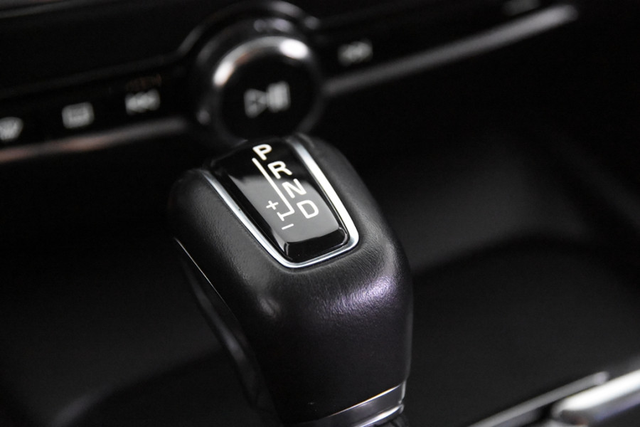Volvo V60 2.0 D3 Momentum Pro *1ste Eigenaar*Leer*Navigatie*Stoelverwarming*