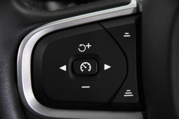 Volvo V60 2.0 D3 Momentum Pro *1ste Eigenaar*Leer*Navigatie*Stoelverwarming*
