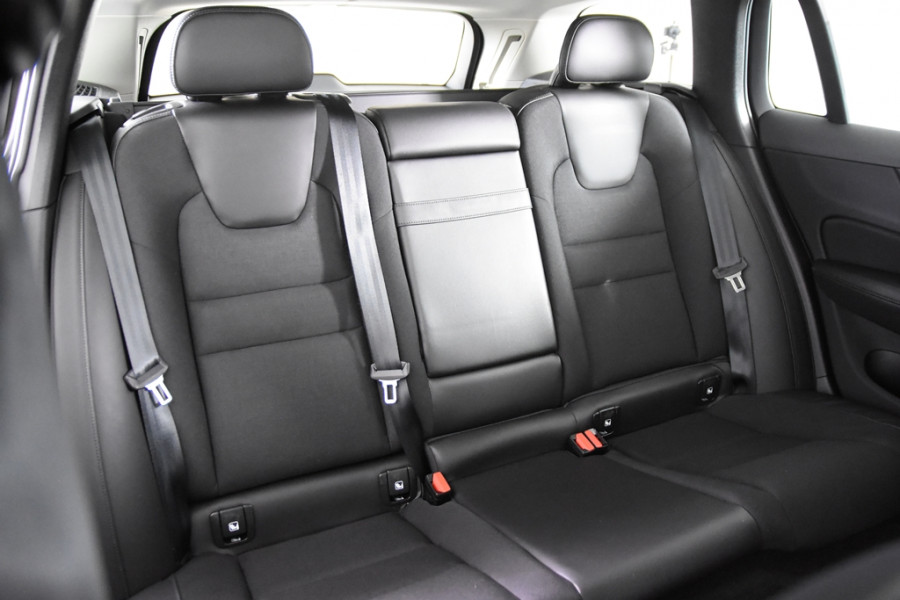 Volvo V60 2.0 D3 Momentum Pro *1ste Eigenaar*Leer*Navigatie*Stoelverwarming*