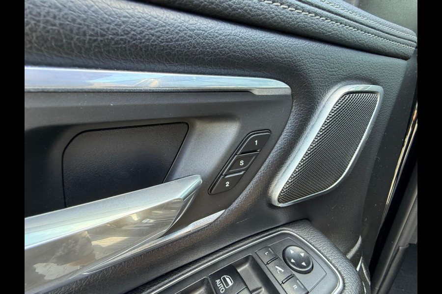 Dodge Ram 1500 5.7 V8 4x4 Crew Cab Laramie / Pano / Luchtvering / Elek sidesteps