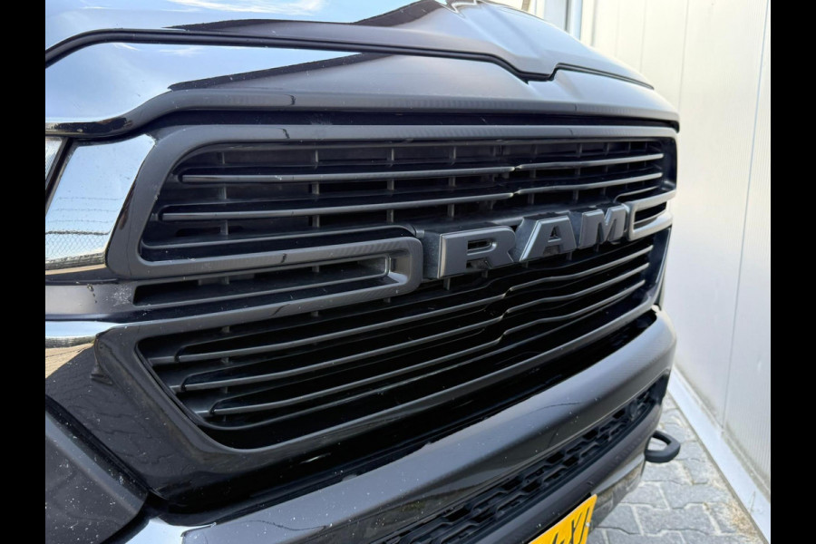 Dodge Ram 1500 5.7 V8 4x4 Crew Cab Laramie / Pano / Luchtvering / Elek sidesteps