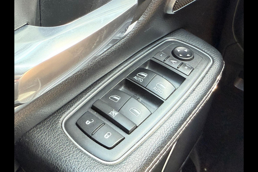 Dodge Ram 1500 5.7 V8 4x4 Crew Cab Laramie / Pano / Luchtvering / Elek sidesteps