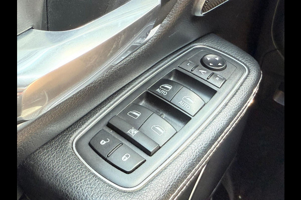Dodge Ram 1500 5.7 V8 4x4 Crew Cab Laramie / Pano / Luchtvering / Elek sidesteps