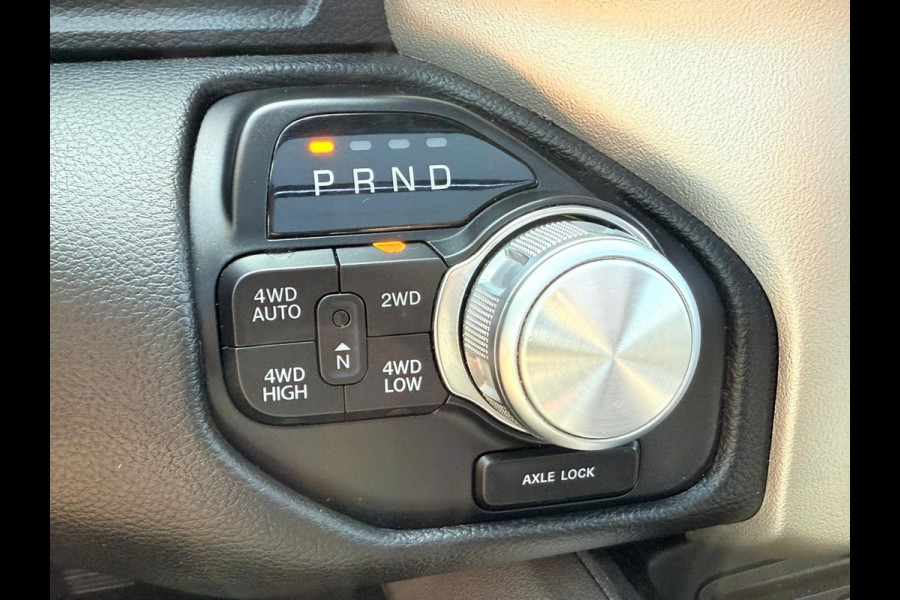 Dodge Ram 1500 5.7 V8 4x4 Crew Cab Laramie / Pano / Luchtvering / Elek sidesteps