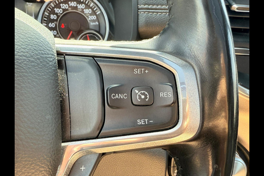Dodge Ram 1500 5.7 V8 4x4 Crew Cab Laramie / Pano / Luchtvering / Elek sidesteps