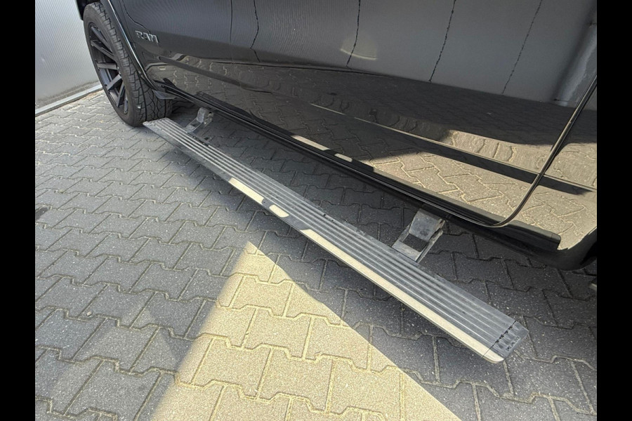 Dodge Ram 1500 5.7 V8 4x4 Crew Cab Laramie / Pano / Luchtvering / Elek sidesteps