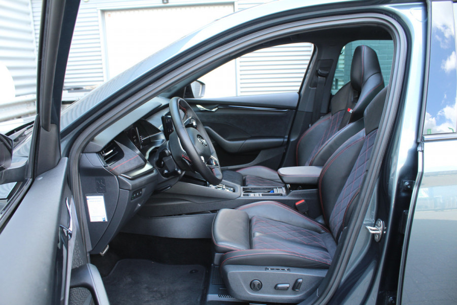 Škoda Octavia Combi 1.4 TSI 245pk RS iV PHEV Business DSG6 Panoramdak Clima Cruise Navi Camera Carplay HUD El. Klep 19"LMV