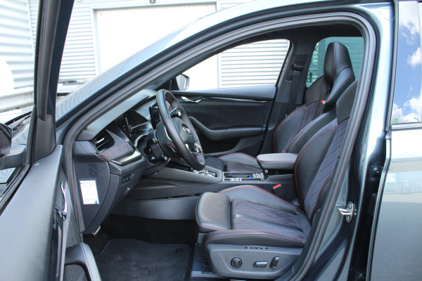 Škoda Octavia Combi 1.4 TSI 245pk RS iV PHEV Business DSG6 Panoramdak Clima Cruise Navi Camera Carplay HUD El. Klep 19"LMV