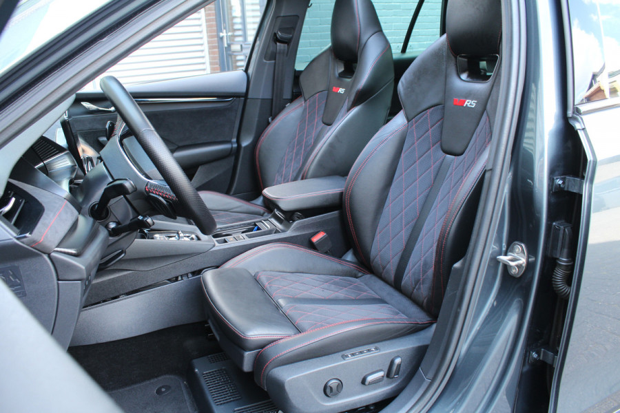 Škoda Octavia Combi 1.4 TSI 245pk RS iV PHEV Business DSG6 Panoramdak Clima Cruise Navi Camera Carplay HUD El. Klep 19"LMV