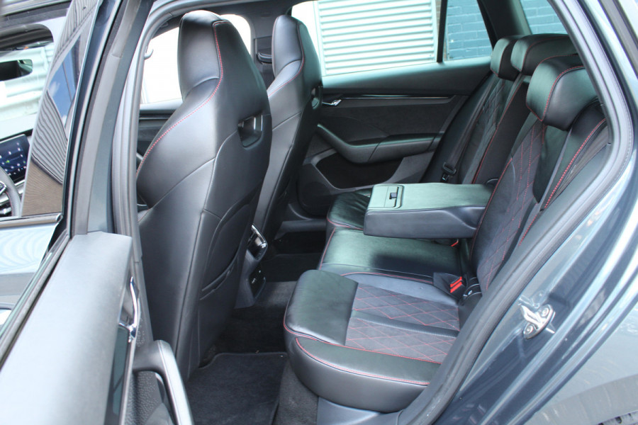 Škoda Octavia Combi 1.4 TSI 245pk RS iV PHEV Business DSG6 Panoramdak Clima Cruise Navi Camera Carplay HUD El. Klep 19"LMV