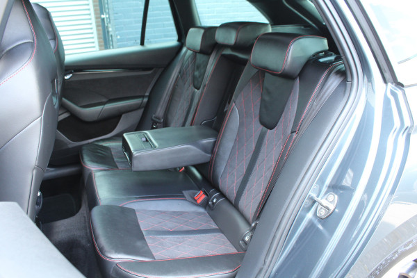 Škoda Octavia Combi 1.4 TSI 245pk RS iV PHEV Business DSG6 Panoramdak Clima Cruise Navi Camera Carplay HUD El. Klep 19"LMV
