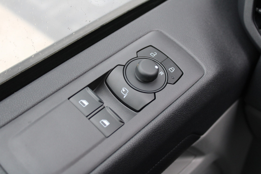 Ford Transit Custom 320 2.0 TDCI L2H1 Trend 170pk - Cruise - Carplay - Android - LED koplampen - Stoelverwarming - 70l tank - Rijklaar