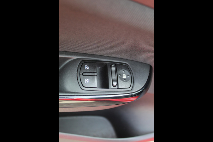 Opel Corsa 1.4 Favourite , 5 deurs , 90pk Airco , Cruise control , Navigatie , Bluetooth , LM velgen Parkeersensoren achter , Elek.ramen voor , City toets