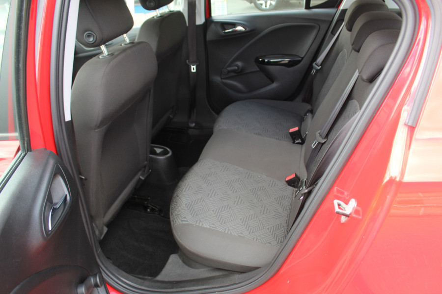 Opel Corsa 1.4 Favourite , 5 deurs , 90pk Airco , Cruise control , Navigatie , Bluetooth , LM velgen Parkeersensoren achter , Elek.ramen voor , City toets