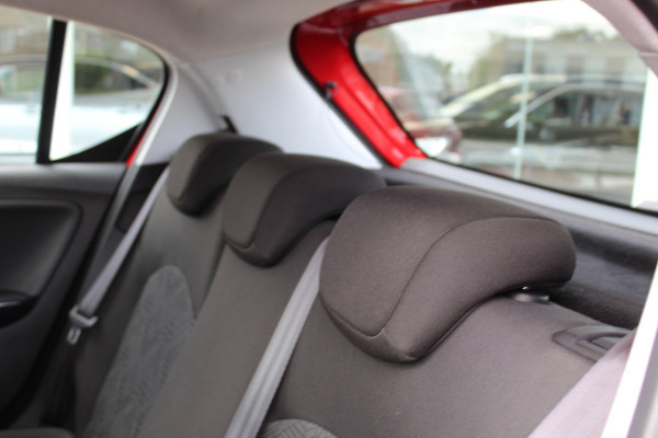 Opel Corsa 1.4 Favourite , 5 deurs , 90pk Airco , Cruise control , Navigatie , Bluetooth , LM velgen Parkeersensoren achter , Elek.ramen voor , City toets