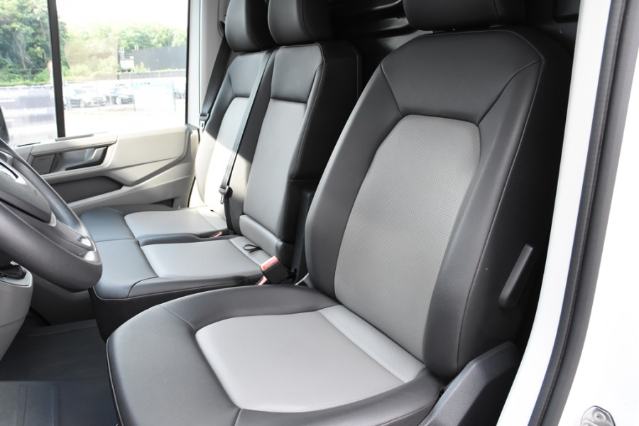 Volkswagen Crafter 35 2.0 TDI L4H3 Automaat *Leer*Navigatie*Trekhaak*