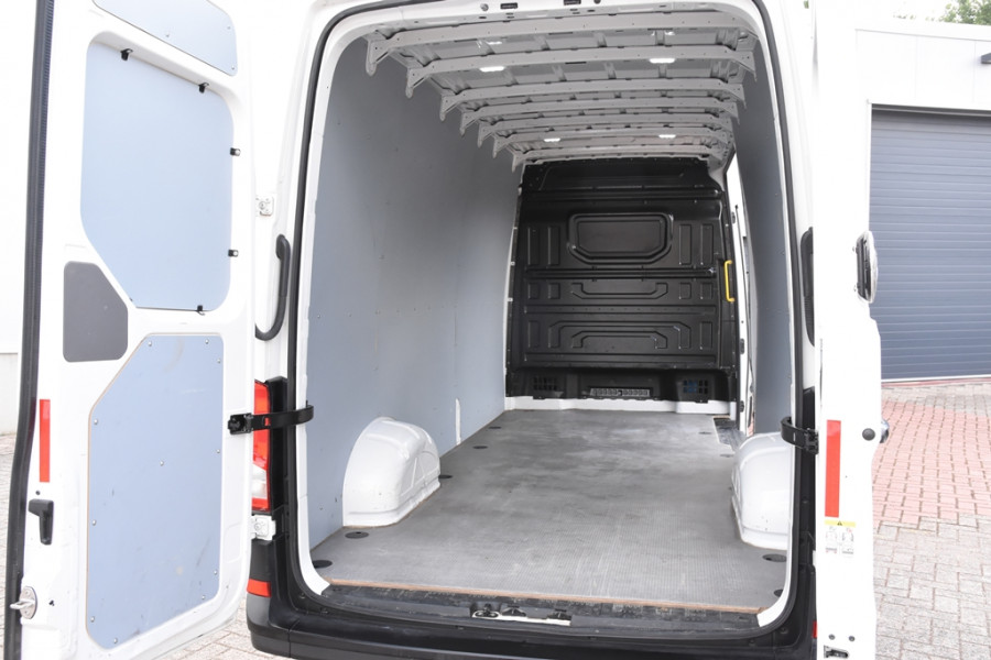 Volkswagen Crafter 35 2.0 TDI L4H3 Automaat *Leer*Navigatie*Trekhaak*