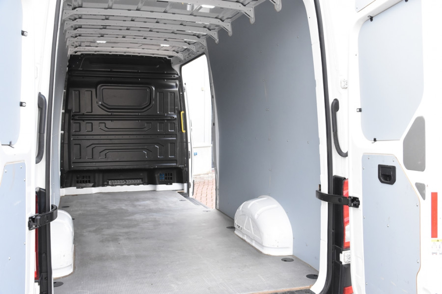 Volkswagen Crafter 35 2.0 TDI L4H3 Automaat *Leer*Navigatie*Trekhaak*
