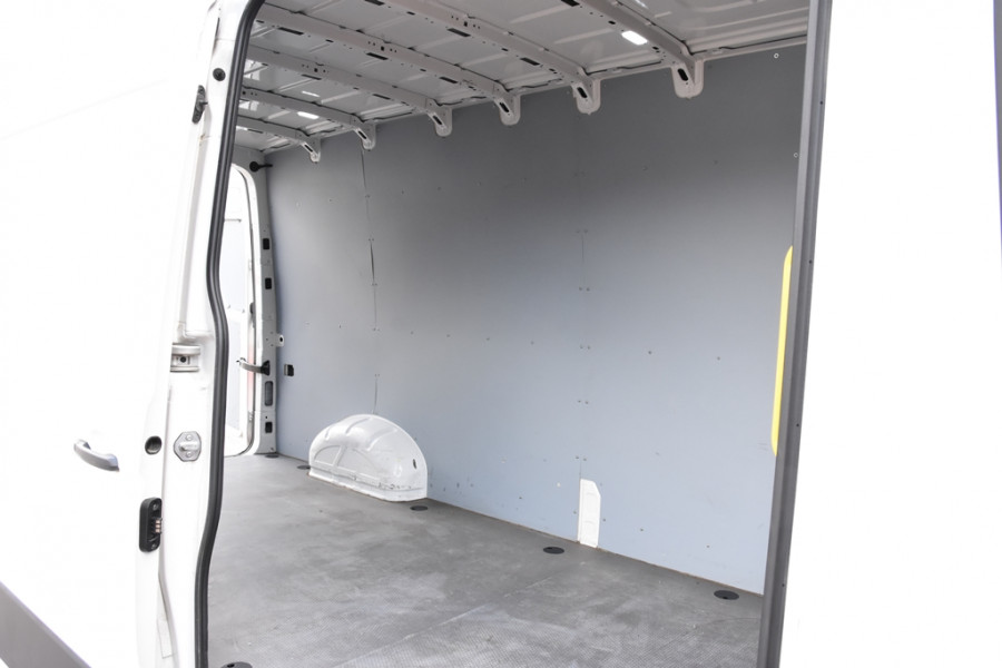 Volkswagen Crafter 35 2.0 TDI L4H3 Automaat *Leer*Navigatie*Trekhaak*