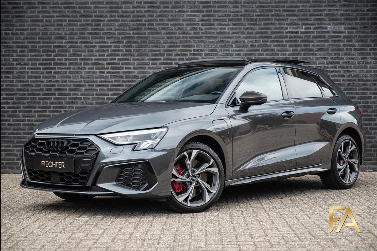Audi A3 Sportback 45 TFSI e S edition Competition Panodak|Carbonpakket|RS Seats|MatrixLED|B&O|Massage Audi A3 Sportback 45 TFSI e S edition Competition Panodak|Carbonpakket|RS Seats|MatrixLED|B&O|Massage