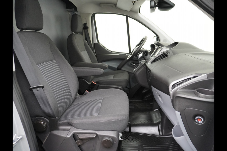 Ford Transit Custom Automaat 290 2.0TDCI 131PK L1H1 Navi Airco Cruise Camera Trekhaak Pdc Regen-/lichtsensor Euro 6 Trend Bluetooth Voorruit verwarmbaar Achterklep Zijschuifdeur Wandbetimmering Adaptieve bochtverl 1e Eigenaar Euro 6