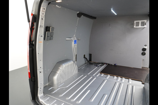 Ford Transit Custom Automaat 290 2.0TDCI 131PK L1H1 Navi Airco Cruise Camera Trekhaak Pdc Regen-/lichtsensor Euro 6 Trend Bluetooth Voorruit verwarmbaar Achterklep Zijschuifdeur Wandbetimmering Adaptieve bochtverl 1e Eigenaar Euro 6