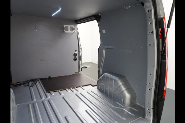 Ford Transit Custom Automaat 290 2.0TDCI 131PK L1H1 Navi Airco Cruise Camera Trekhaak Pdc Regen-/lichtsensor Euro 6 Trend Bluetooth Voorruit verwarmbaar Achterklep Zijschuifdeur Wandbetimmering Adaptieve bochtverl 1e Eigenaar Euro 6