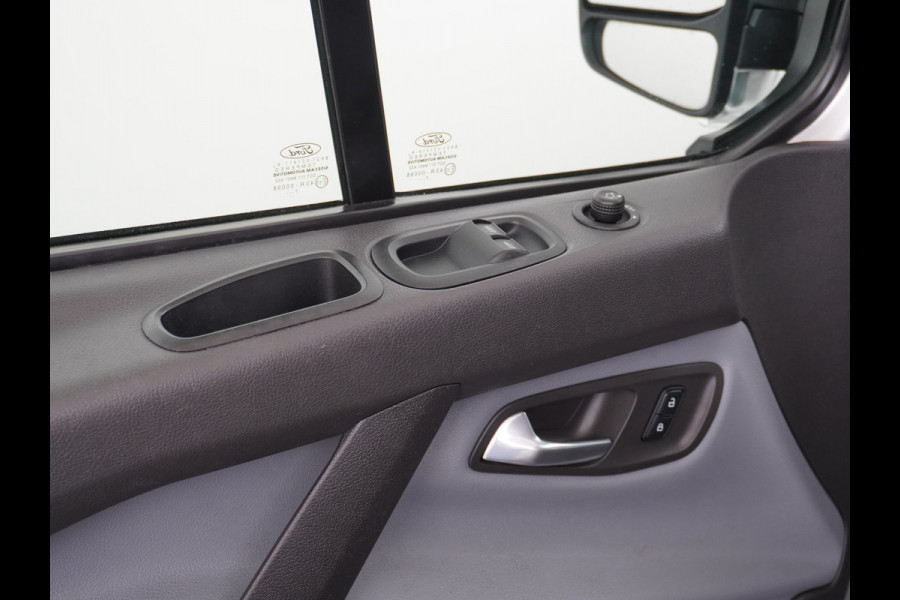 Ford Transit Custom Automaat 290 2.0TDCI 131PK L1H1 Navi Airco Cruise Camera Trekhaak Pdc Regen-/lichtsensor Euro 6 Trend Bluetooth Voorruit verwarmbaar Achterklep Zijschuifdeur Wandbetimmering Adaptieve bochtverl 1e Eigenaar Euro 6