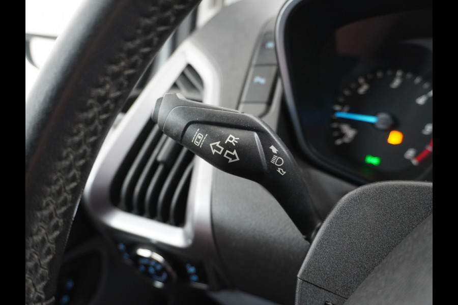 Ford Transit Custom Automaat 290 2.0TDCI 131PK L1H1 Navi Airco Cruise Camera Trekhaak Pdc Regen-/lichtsensor Euro 6 Trend Bluetooth Voorruit verwarmbaar Achterklep Zijschuifdeur Wandbetimmering Adaptieve bochtverl 1e Eigenaar Euro 6