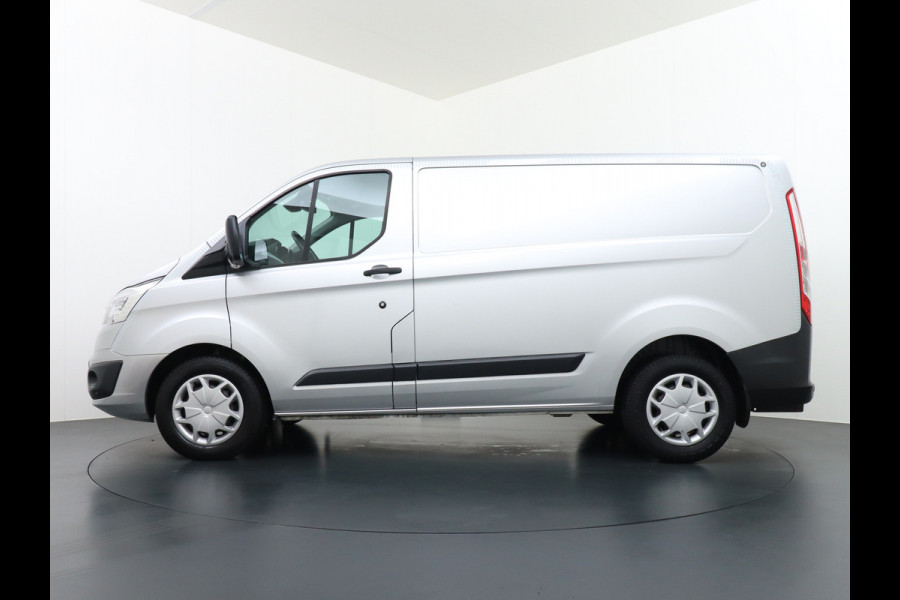 Ford Transit Custom Automaat 290 2.0TDCI 131PK L1H1 Navi Airco Cruise Camera Trekhaak Pdc Regen-/lichtsensor Euro 6 Trend Bluetooth Voorruit verwarmbaar Achterklep Zijschuifdeur Wandbetimmering Adaptieve bochtverl 1e Eigenaar Euro 6