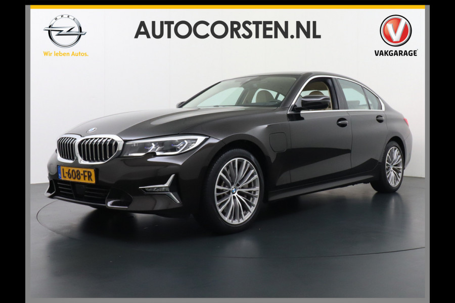 BMW 3-serie 330e 293PK Autom.8 Leder+Verwarmd+Elektr. Apple Carplay Android Auto Trekhaak Camera Adap.Cruise DAB+ Led Laserlicht Live cockpi Keyless Rijstrooksensor Audio Media Pack BMW individual Lmv 18" Comfort Access Digital Key Wifi Dealeronderhouden 1e Eigenaar Zeer compleet, nieuwprijs €66.055,-