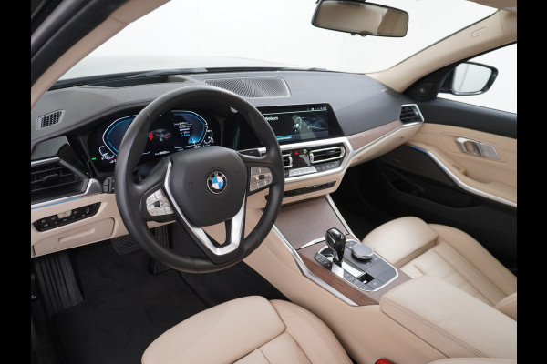 BMW 3-serie 330e 293PK Autom.8 Leder+Verwarmd+Elektr. Apple Carplay Android Auto Trekhaak Camera Adap.Cruise DAB+ Led Laserlicht Live cockpi Keyless Rijstrooksensor Audio Media Pack BMW individual Lmv 18" Comfort Access Digital Key Wifi Dealeronderhouden 1e Eigenaar Zeer compleet, nieuwprijs €66.055,-