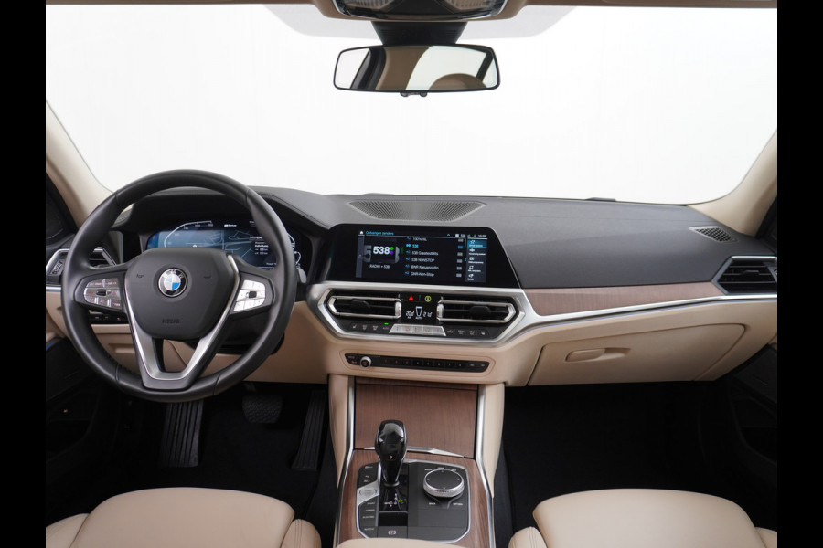BMW 3-serie 330e 293PK Autom.8 Leder+Verwarmd+Elektr. Apple Carplay Android Auto Trekhaak Camera Adap.Cruise DAB+ Led Laserlicht Live cockpi Keyless Rijstrooksensor Audio Media Pack BMW individual Lmv 18" Comfort Access Digital Key Wifi Dealeronderhouden 1e Eigenaar Zeer compleet, nieuwprijs €66.055,-