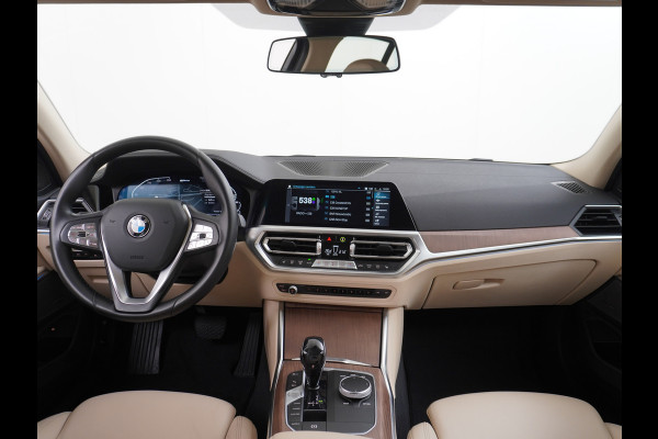 BMW 3-serie 330e 293PK Autom.8 Leder+Verwarmd+Elektr. Apple Carplay Android Auto Trekhaak Camera Adap.Cruise DAB+ Led Laserlicht Live cockpi Keyless Rijstrooksensor Audio Media Pack BMW individual Lmv 18" Comfort Access Digital Key Wifi Dealeronderhouden 1e Eigenaar Zeer compleet, nieuwprijs €66.055,-