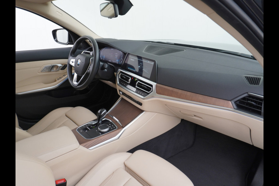 BMW 3-serie 330e 293PK Autom.8 Leder+Verwarmd+Elektr. Apple Carplay Android Auto Trekhaak Camera Adap.Cruise DAB+ Led Laserlicht Live cockpi Keyless Rijstrooksensor Audio Media Pack BMW individual Lmv 18" Comfort Access Digital Key Wifi Dealeronderhouden 1e Eigenaar Zeer compleet, nieuwprijs €66.055,-