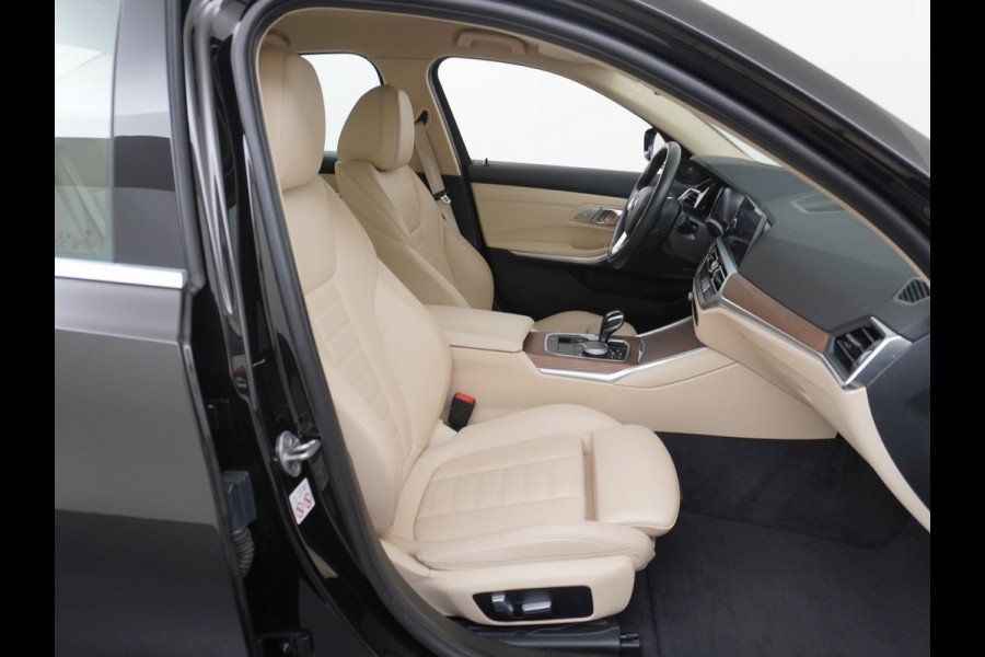 BMW 3-serie 330e 293PK Autom.8 Leder+Verwarmd+Elektr. Apple Carplay Android Auto Trekhaak Camera Adap.Cruise DAB+ Led Laserlicht Live cockpi Keyless Rijstrooksensor Audio Media Pack BMW individual Lmv 18" Comfort Access Digital Key Wifi Dealeronderhouden 1e Eigenaar Zeer compleet, nieuwprijs €66.055,-