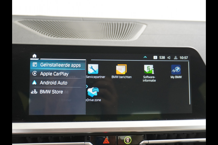 BMW 3-serie 330e 293PK Autom.8 Leder+Verwarmd+Elektr. Apple Carplay Android Auto Trekhaak Camera Adap.Cruise DAB+ Led Laserlicht Live cockpi Keyless Rijstrooksensor Audio Media Pack BMW individual Lmv 18" Comfort Access Digital Key Wifi Dealeronderhouden 1e Eigenaar Zeer compleet, nieuwprijs €66.055,-